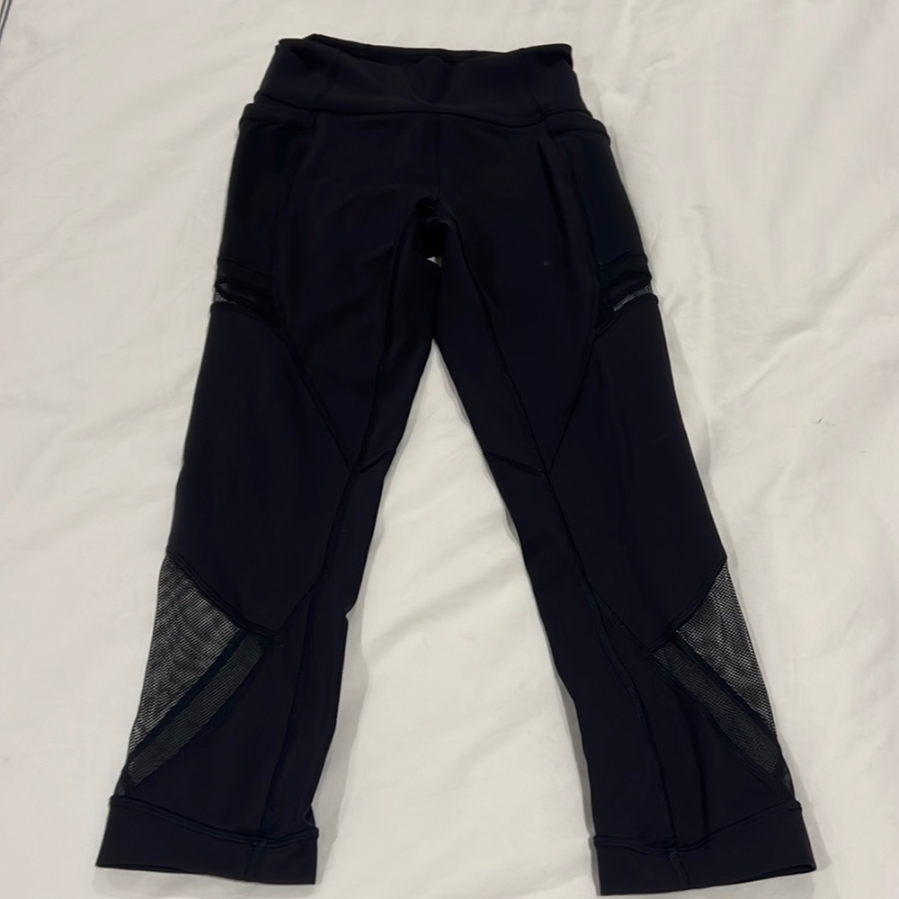 Lululemon Crop Leggings with Mesh details Size 4